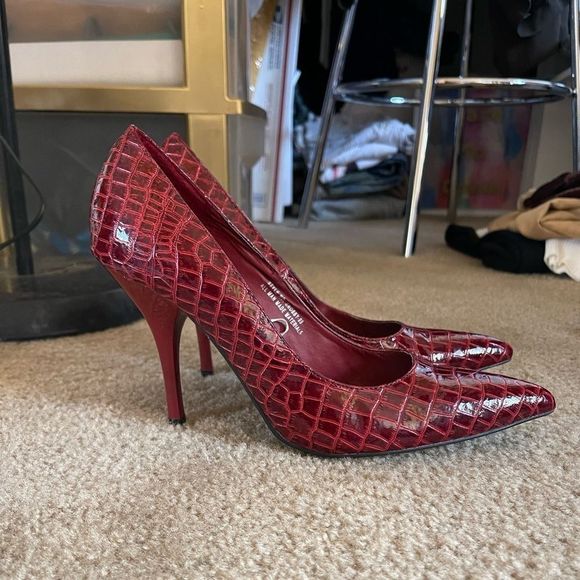 Red snake pointed toe shoes - Picture 3 of 3